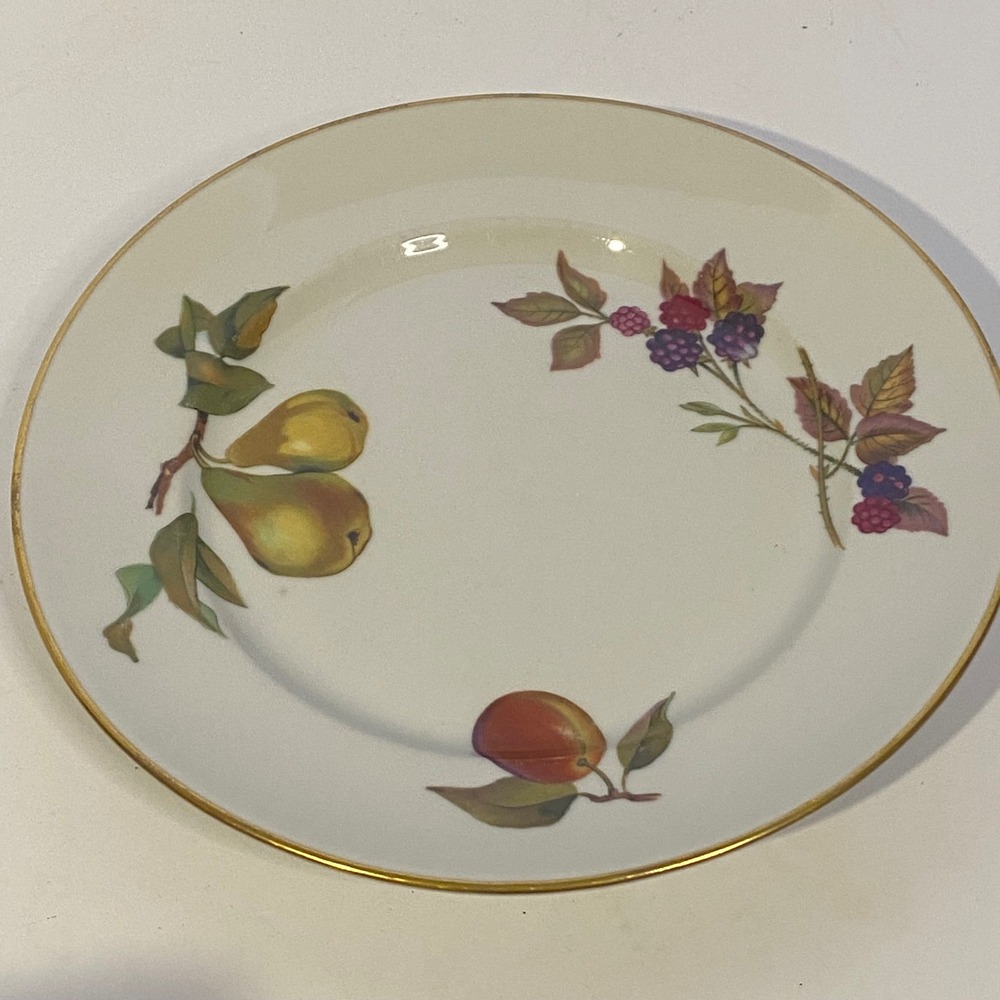 Royal Worcester Evesham Gold Plate 8 Inch White Excellent Fruit Fine Porcelain